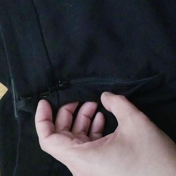 BCBG MaxAzria Black High waisted Relaxed Fit Dress pants zipper pockets - Picture 5 of 6